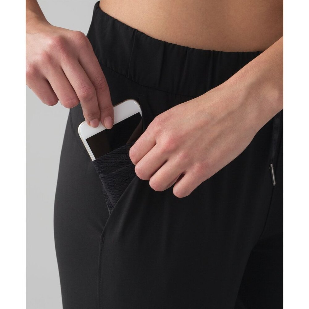 Lululemon On The Fly Athleisure 7/8 Black Pant Jogger Women's Sz 2 - Picture 5 of 9